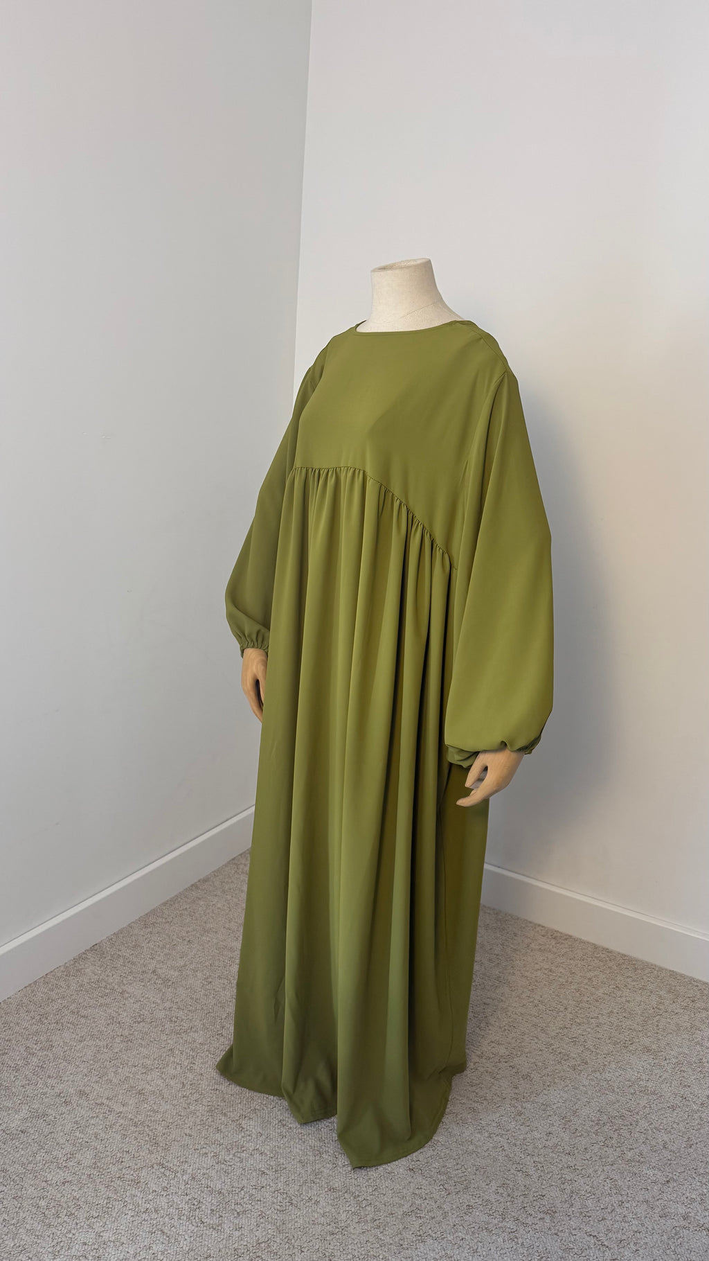 Abaya mit Ballonärmeln aus Medina-Seide - Assya