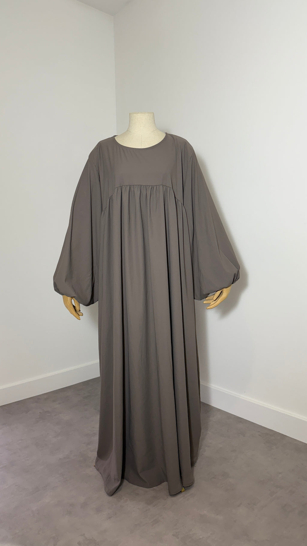Abaya mit Ballonärmeln aus Medina-Seide - Assya